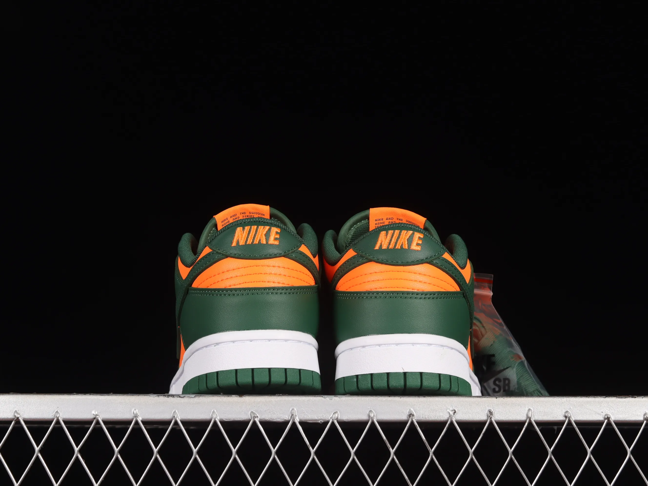 All Categories Nk SB Dunk Series Nk SB Dunk Low Low-top sneakers Nk SB Dunk Low "Miami Hurricanes" Orange-green SB low-top casual sneakers DD1391-300